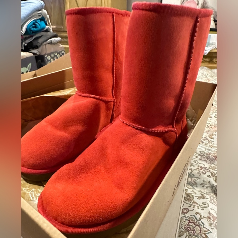 Barely worn/like new classic Ugg boots. Color is an orange/red.